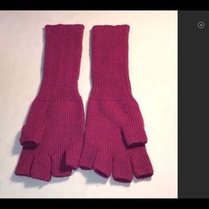 2 pairs of Gloves